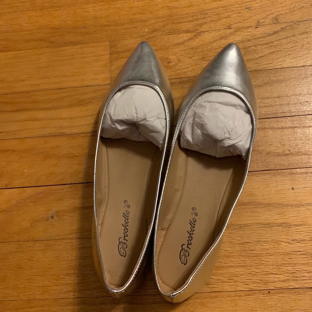 Silver pointy flats- never worn